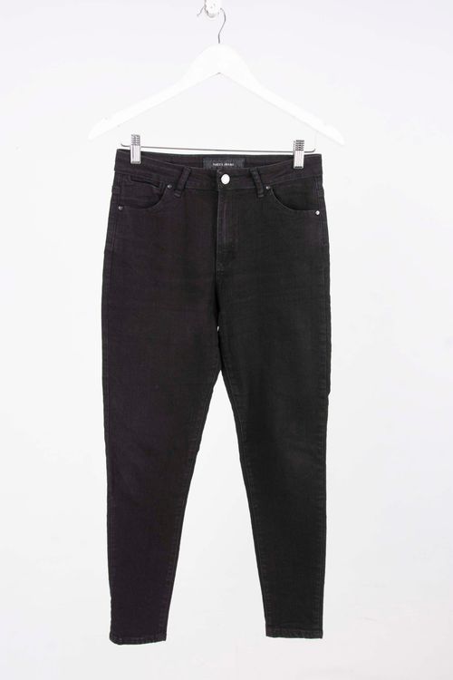 Jean Tucci T: 28