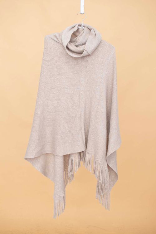 Poncho  Guess T: Small