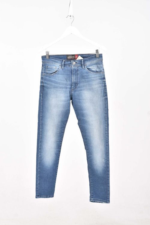 Jean Herencia T: 28