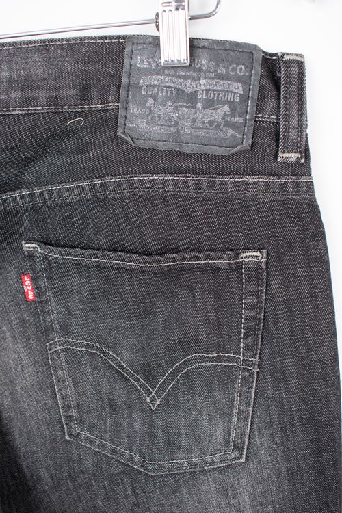 Jean Levi's T: 42