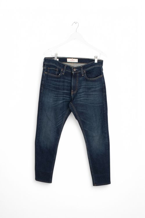 Jean Hollister T: 40