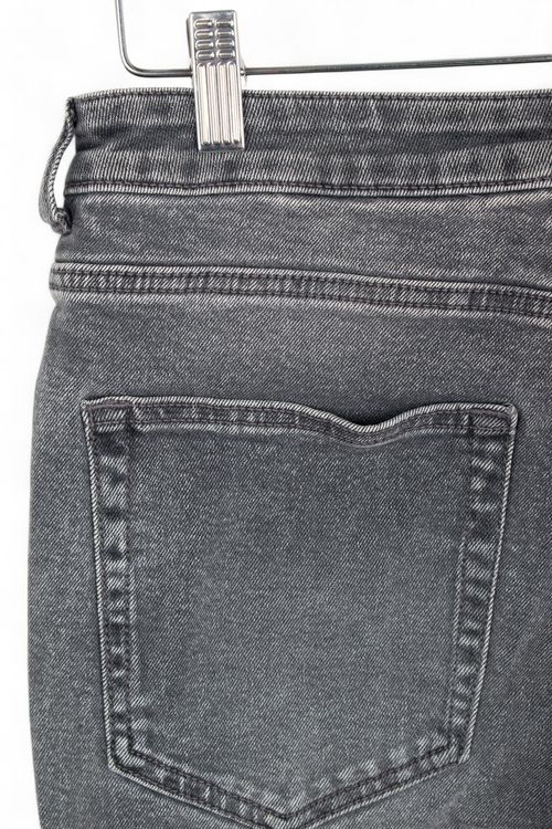 Jean Divided T: 40