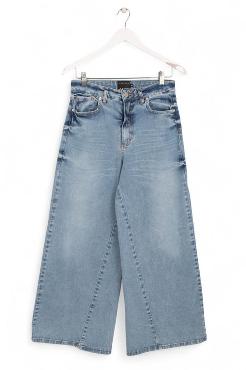 Jean Gusman T: 40