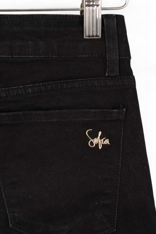 Jean Sofia Sarkany T: 36