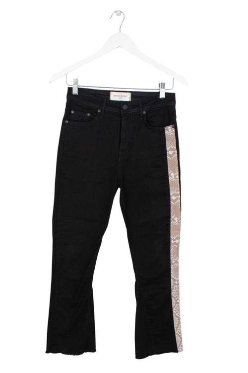 Jean Jazmin Chebar T: 42