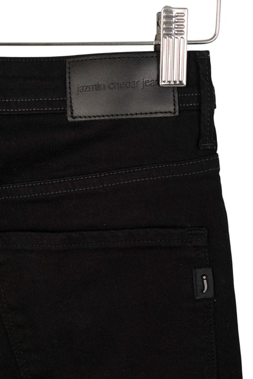 Jean Jazmin Chebar T: 42