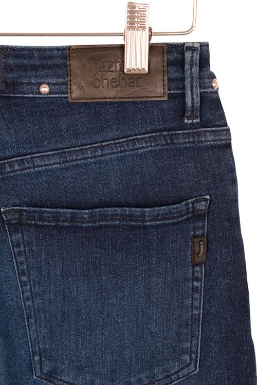 Jean Jazmin Chebar T: 40