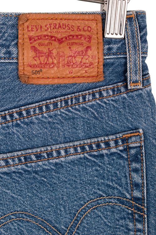 Short Levi's T: 38