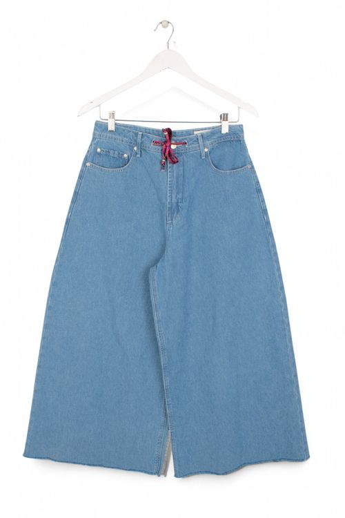 Jean Jazmin Chebar T: 42