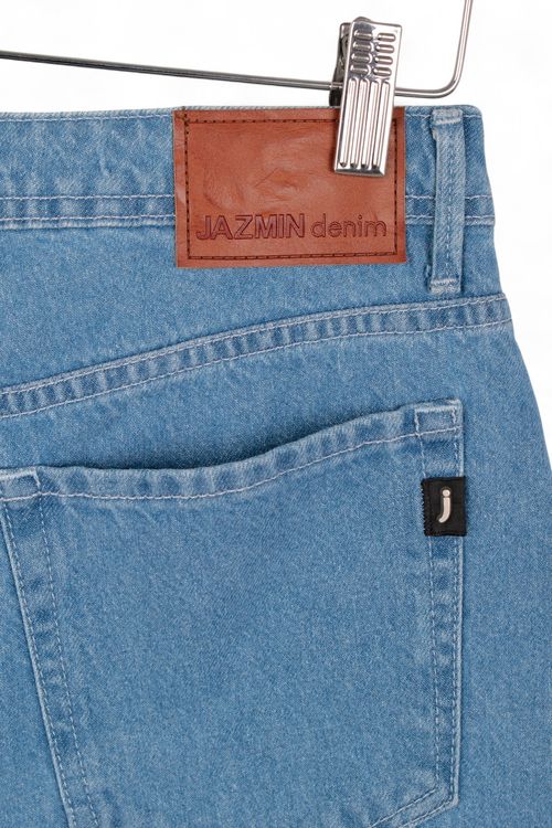 Jean Jazmin Chebar T: 42