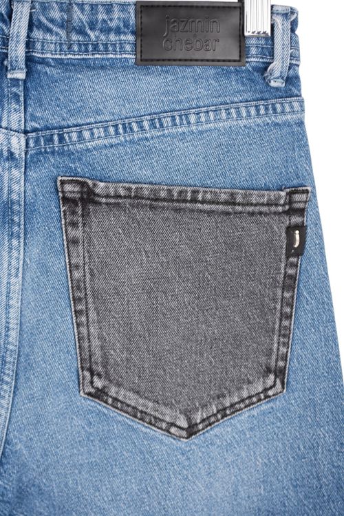 Jean Jazmin Chebar T: 42