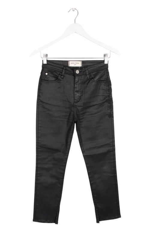 Jean Jazmin Chebar T: 40