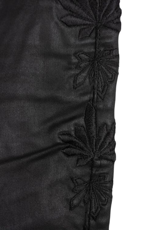 Jean Jazmin Chebar T: 40