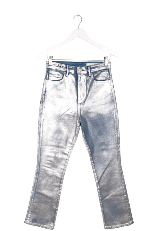Jean Jazmin Chebar T: 40