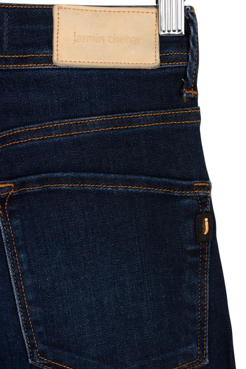 Jean Jazmin Chebar T: 34