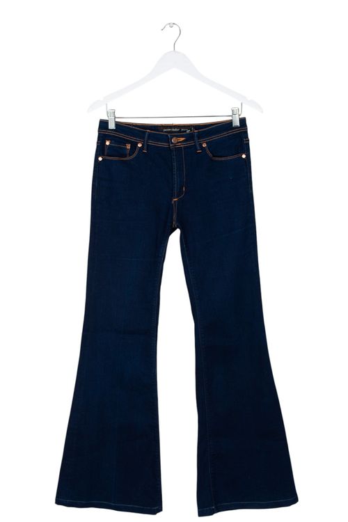 Jean Jazmin Chebar T: 42