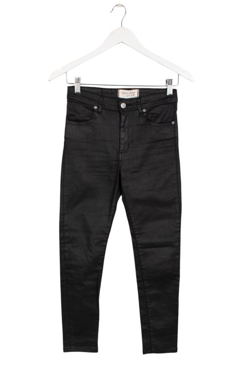 Jean Jazmin Chebar T: 40