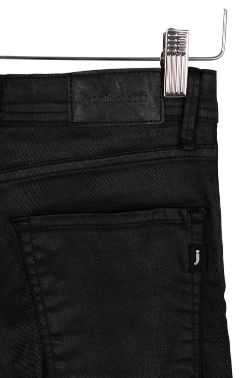 Jean Jazmin Chebar T: 40