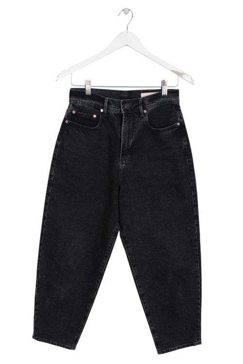 Jean Jazmin Chebar T: 40