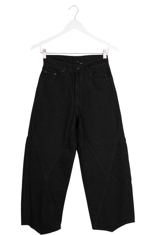 Jean Jazmin Chebar T: 38