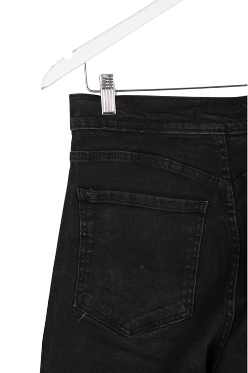 Jean Sisa T: 42