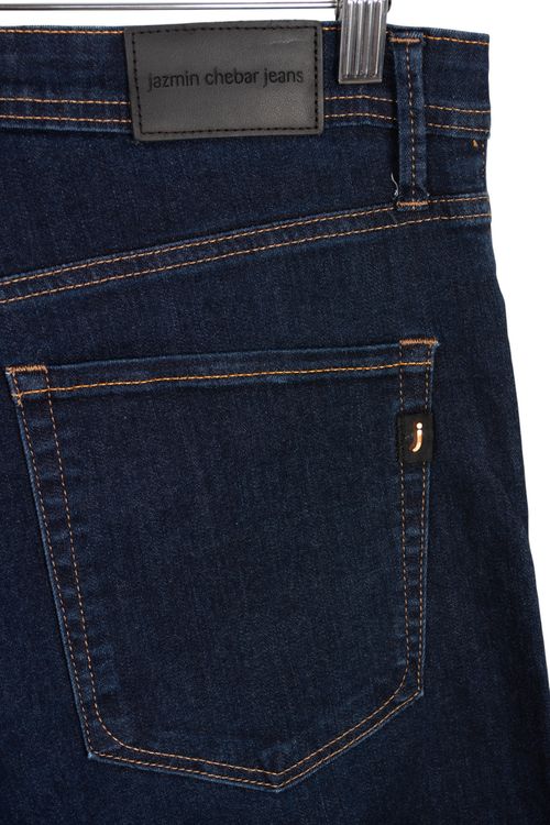 Jean Jazmin Chebar T: 46