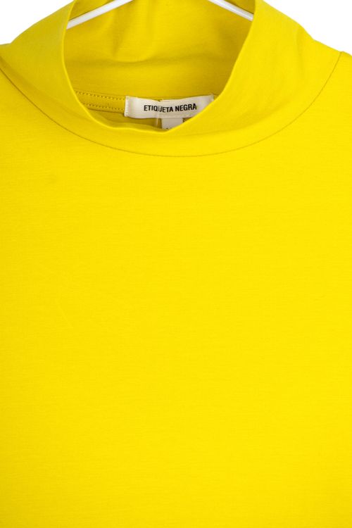 Remera Etiqueta Negra