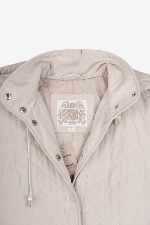 Campera de tela MARCA INTERNACIONAL
