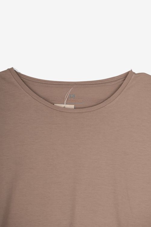 Remera Etiqueta Negra