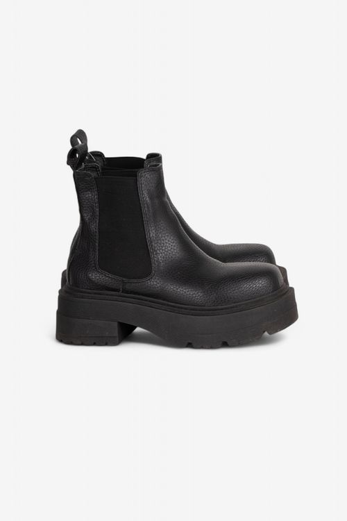 Botas Sarkany