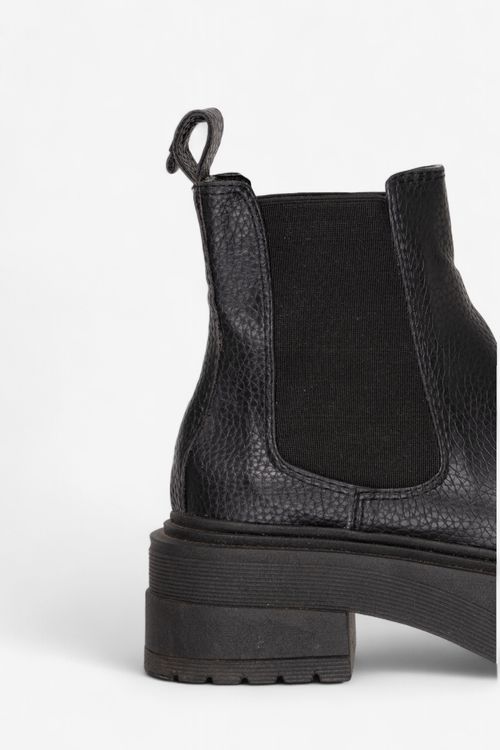 Botas Sarkany